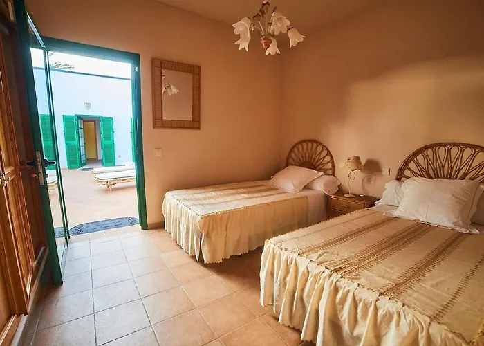 بيت للعطل In With Volcano View Pool لا أوليفا