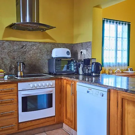 In With Volcano View Pool Casa vacanze