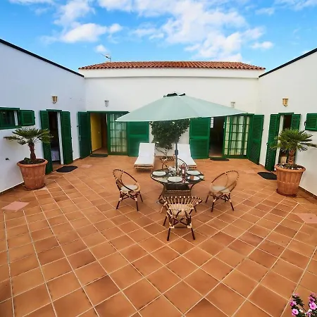 Casa vacanze In With Volcano View Pool La Oliva