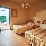 بيت للعطل In With Volcano View Pool لا أوليفا