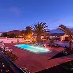 In With Volcano View Pool بيت للعطل *