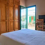 In With Volcano View Pool بيت للعطل