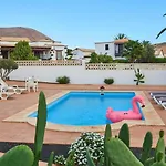 In With Volcano View Pool بيت للعطل *