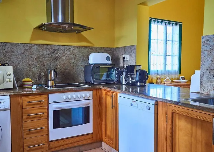 In With Volcano View Pool Сasa de vacaciones