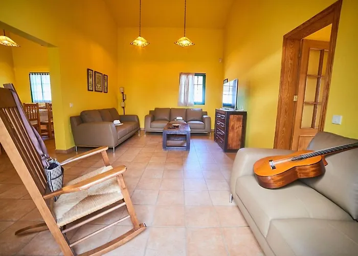 Сasa de vacaciones In With Volcano View Pool La Oliva