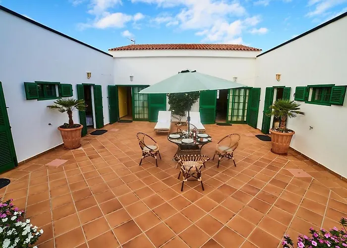 Сasa de vacaciones In With Volcano View Pool La Oliva