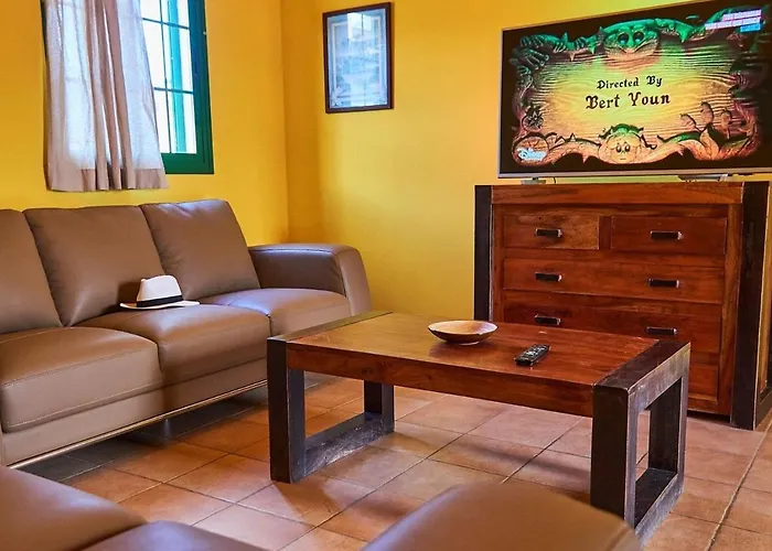 Сasa de vacaciones In With Volcano View Pool La Oliva